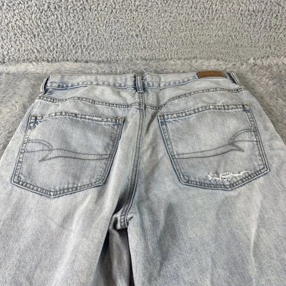 American Eagle Outfitters 90s Boyfriend Jeans Light Wash Distressed Size 8 - Picture 12 of 13